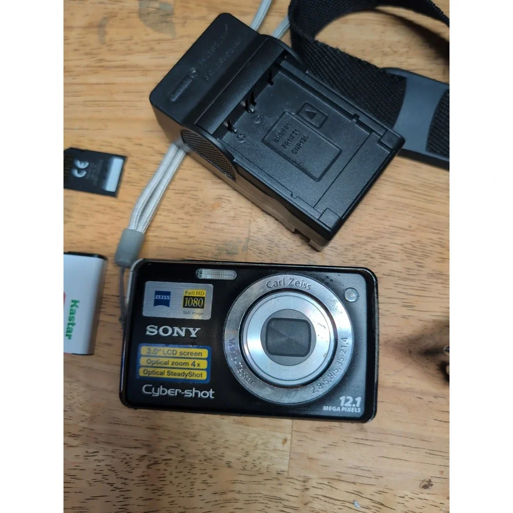 Sony Cyber-shot DSC-W230 12.1MP Digital Camera 2GB New Bat & Charger Icon Case